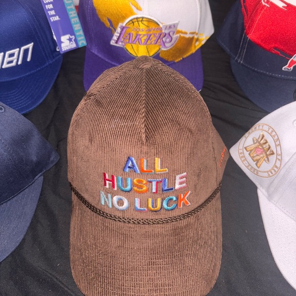 Assorted Baseball Caps Collection - Picture 3 of 7